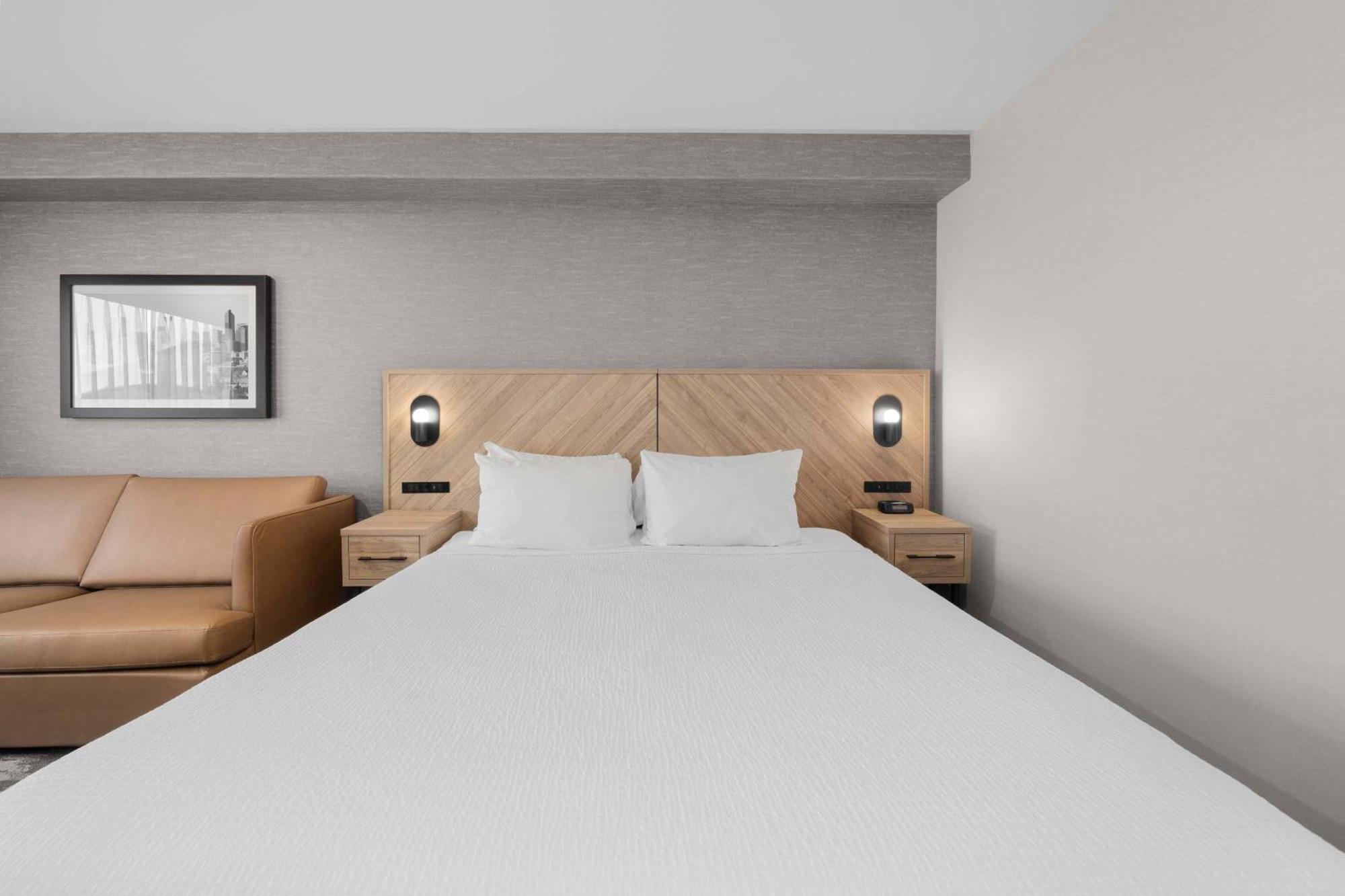 Hotel Sandman Airport
