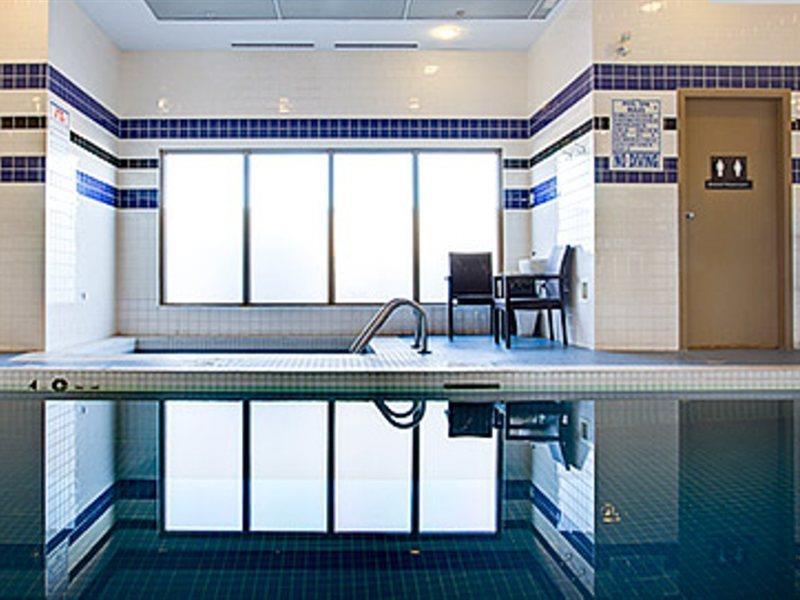 Hotel Sandman Airport 3*